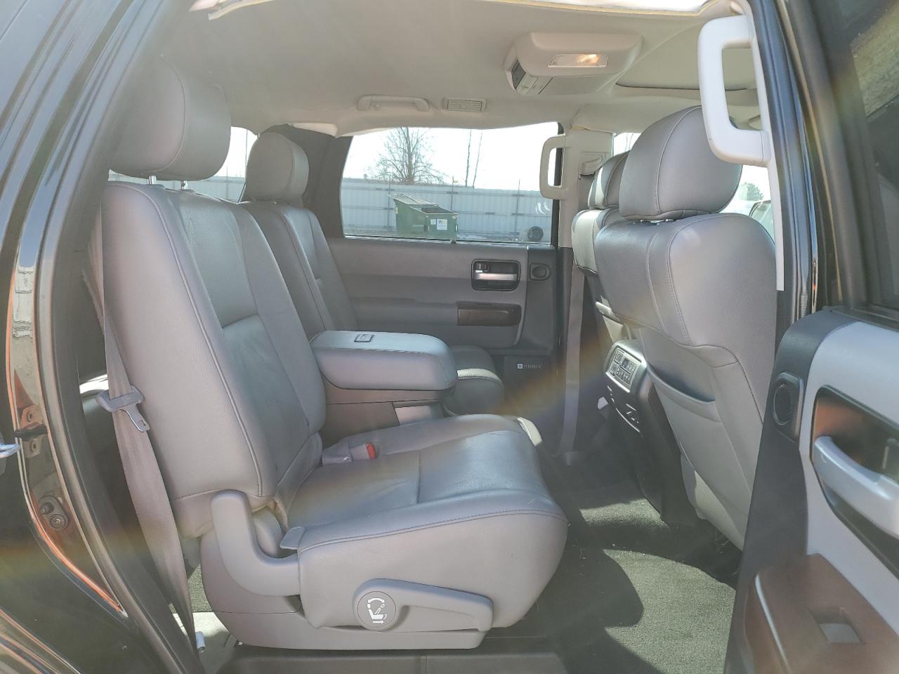 Photo 10 VIN: 5TDDW5G13GS134682 - TOYOTA SEQUOIA 