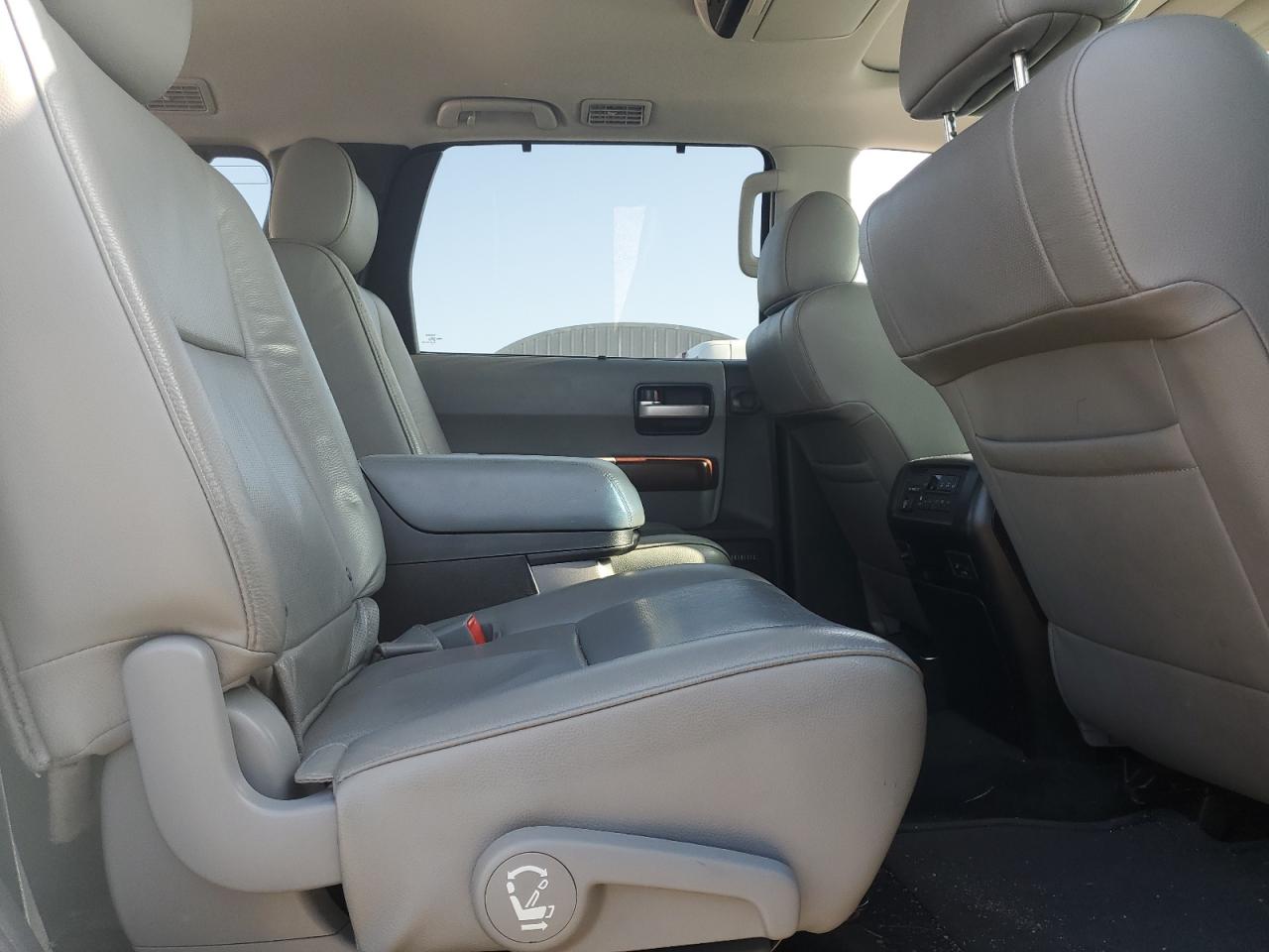 Photo 10 VIN: 5TDDW5G14FS123589 - TOYOTA SEQUOIA 