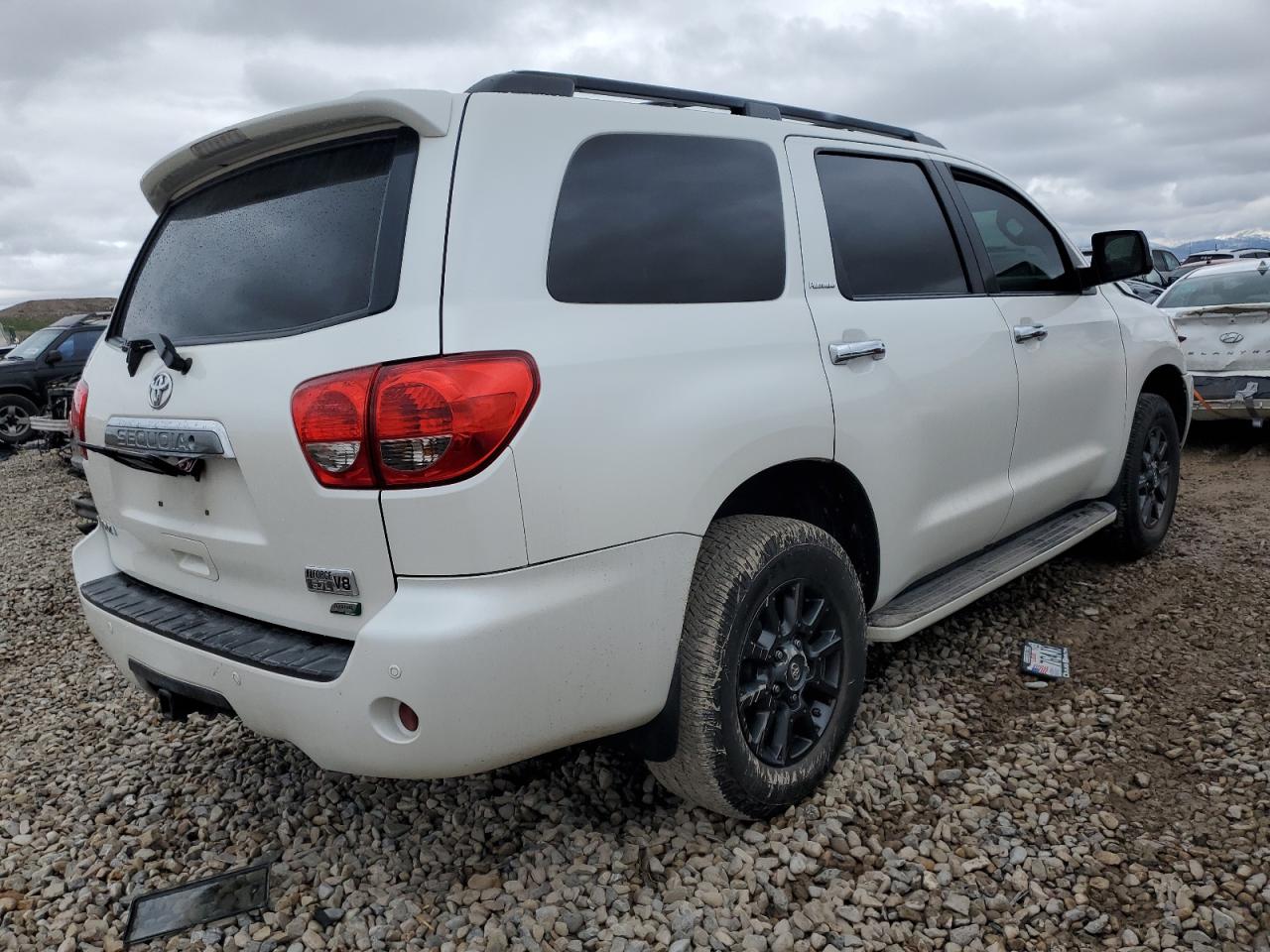 Photo 2 VIN: 5TDDW5G17AS037718 - TOYOTA SEQUOIA 