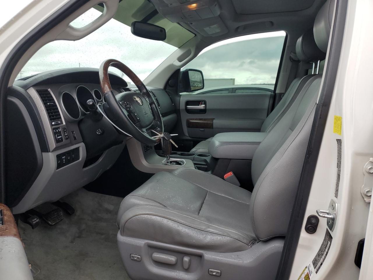 Photo 6 VIN: 5TDDW5G17AS037718 - TOYOTA SEQUOIA 