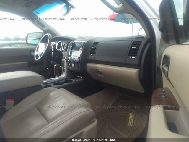 Photo 4 VIN: 5TDDW5G1XAS030181 - TOYOTA SEQUOIA 