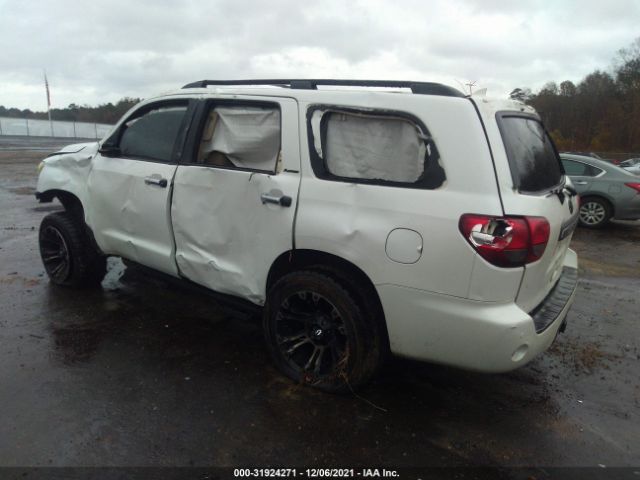 Photo 2 VIN: 5TDDW5G1XBS049265 - TOYOTA SEQUOIA 