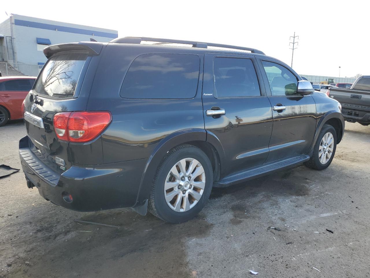 Photo 2 VIN: 5TDDW5G1XDS083824 - TOYOTA SEQUOIA 