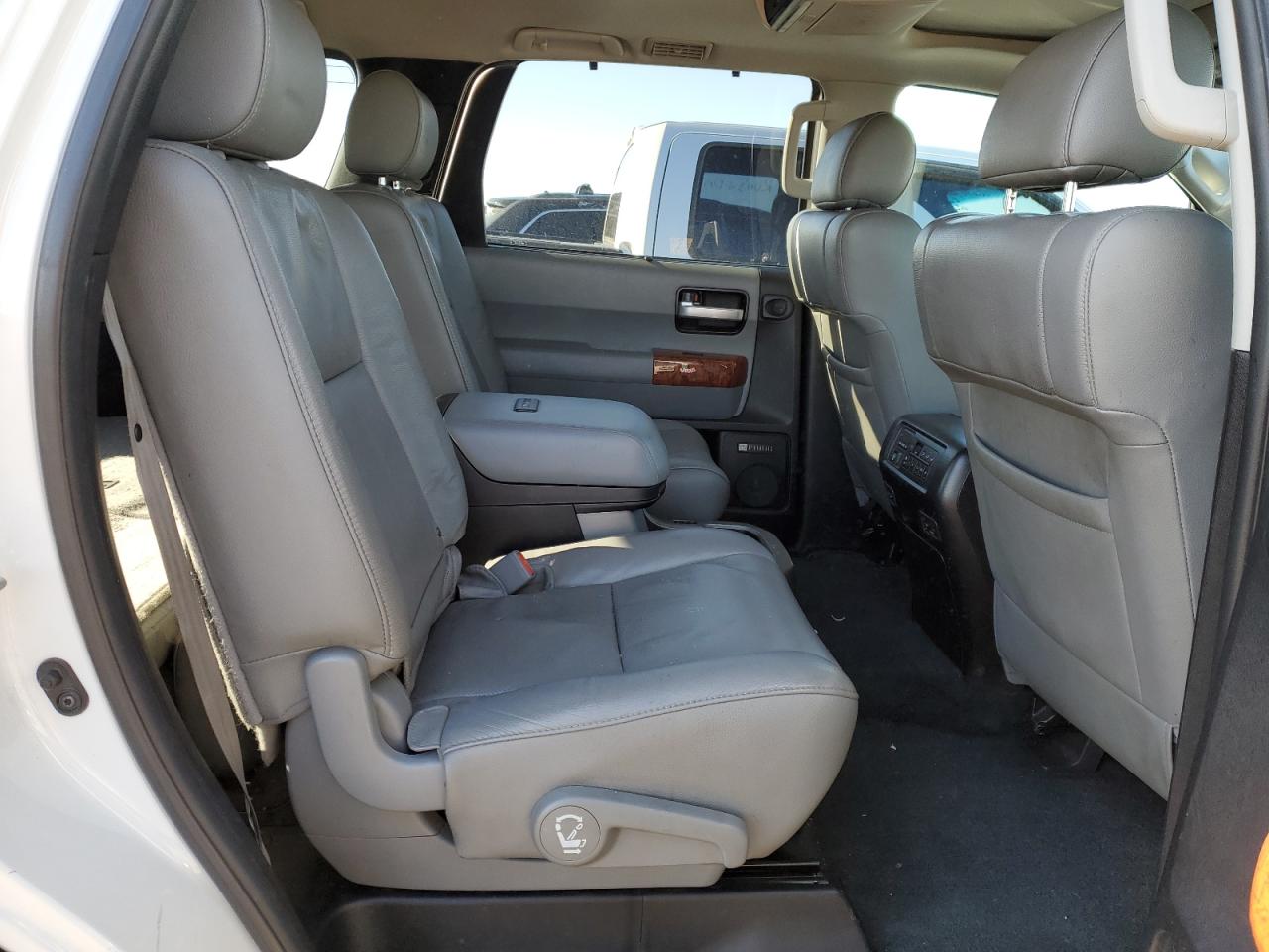 Photo 10 VIN: 5TDDY5G11JS158125 - TOYOTA SEQUOIA 