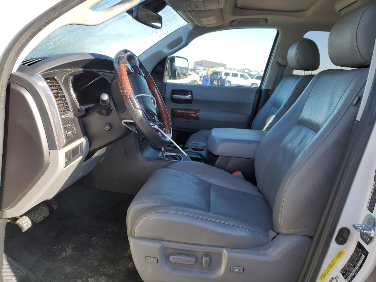 Photo 6 VIN: 5TDDY5G11JS158125 - TOYOTA SEQUOIA 