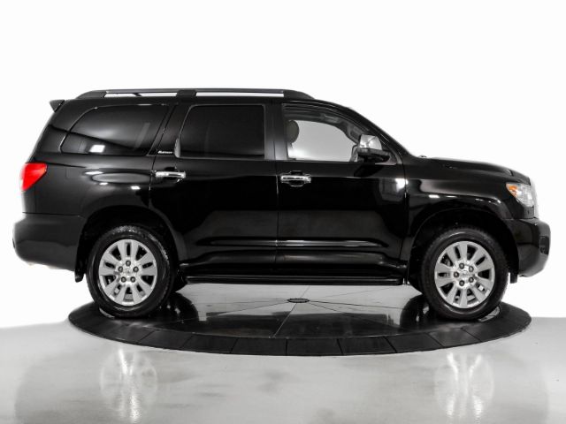 Photo 4 VIN: 5TDDY5G13GS128066 - TOYOTA SEQUOIA 