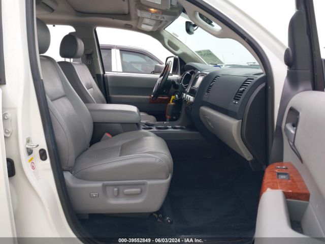 Photo 4 VIN: 5TDDY5G13JS164699 - TOYOTA SEQUOIA 