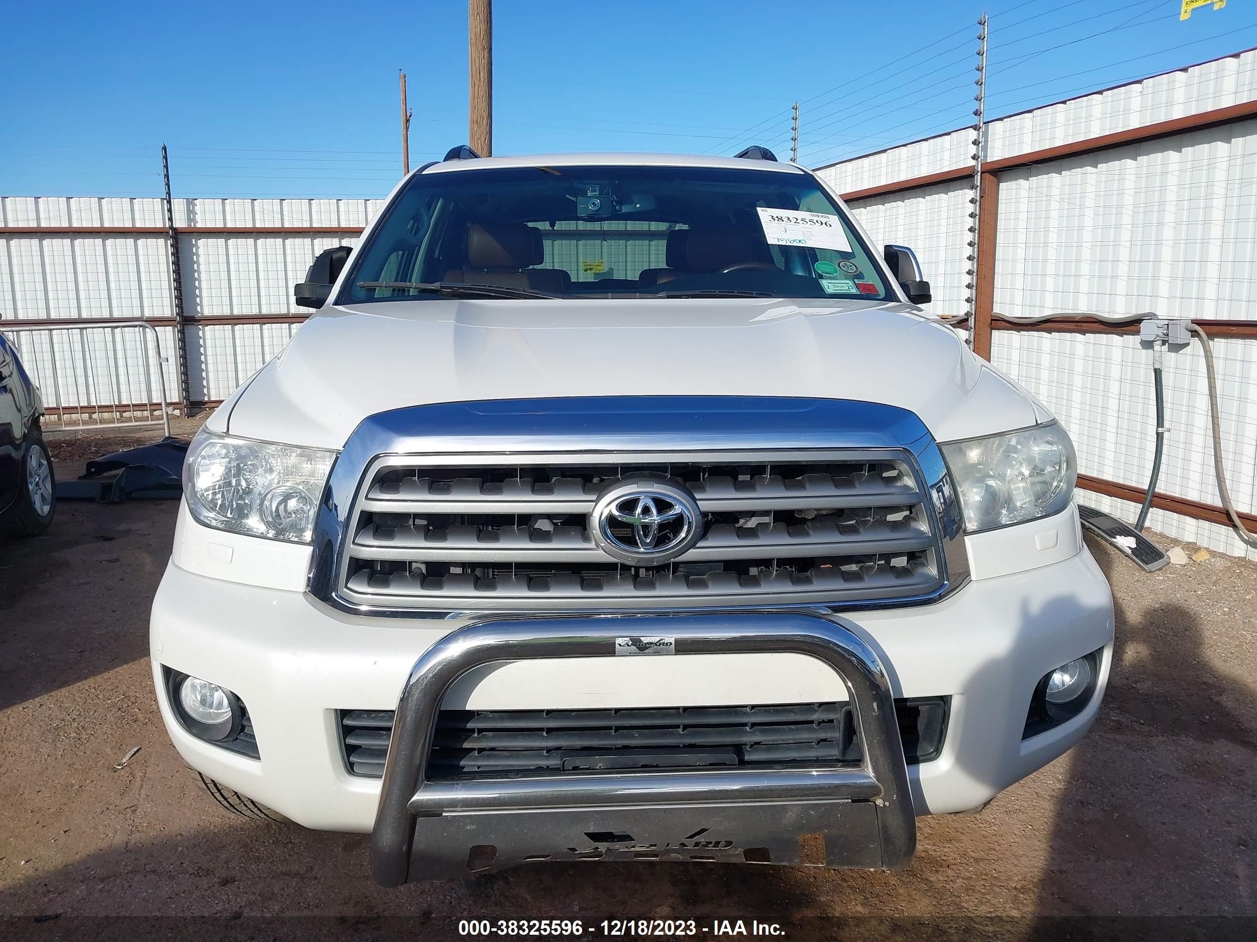 Photo 12 VIN: 5TDDY5G19GS135846 - TOYOTA SEQUOIA 