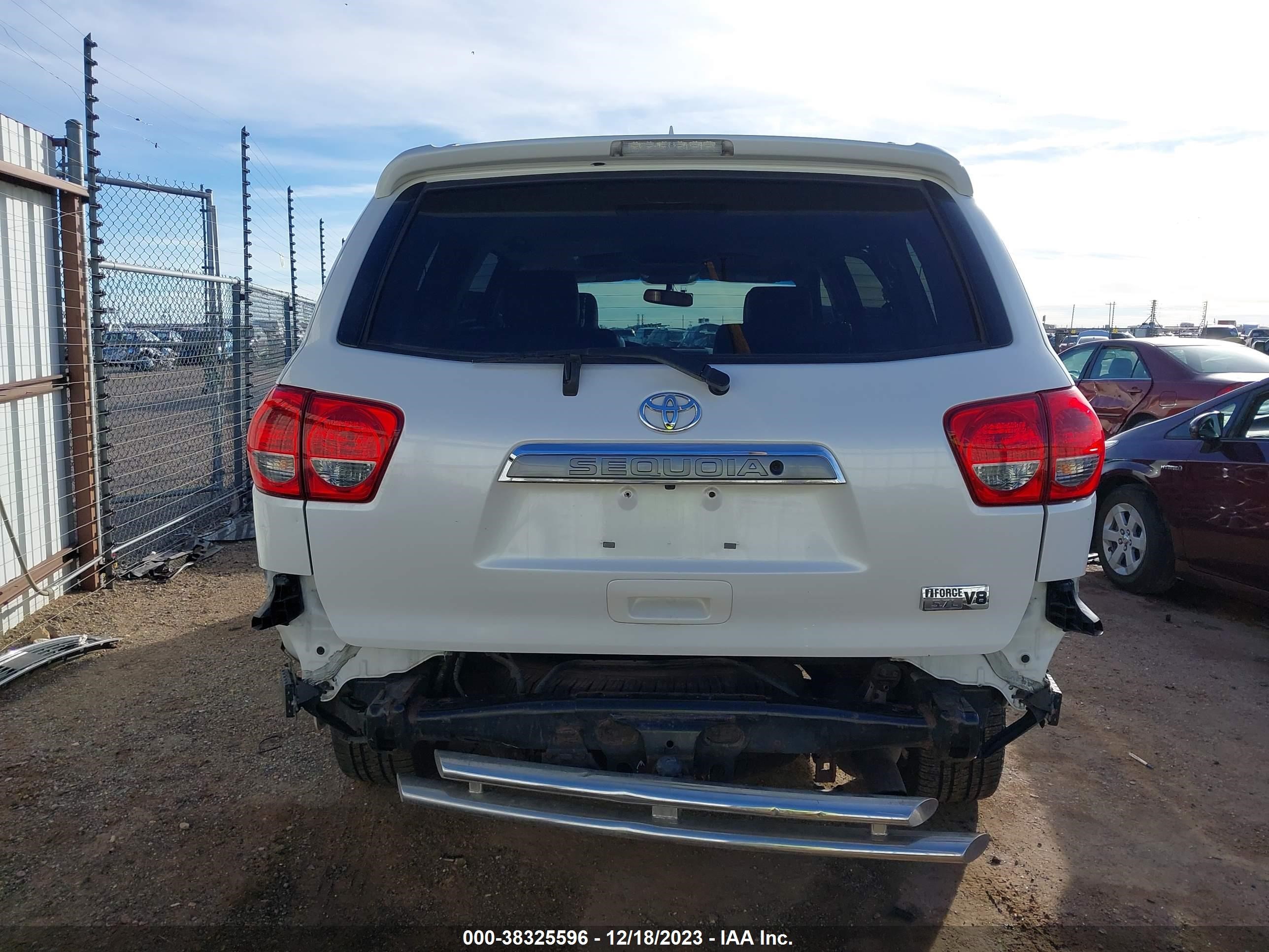 Photo 16 VIN: 5TDDY5G19GS135846 - TOYOTA SEQUOIA 