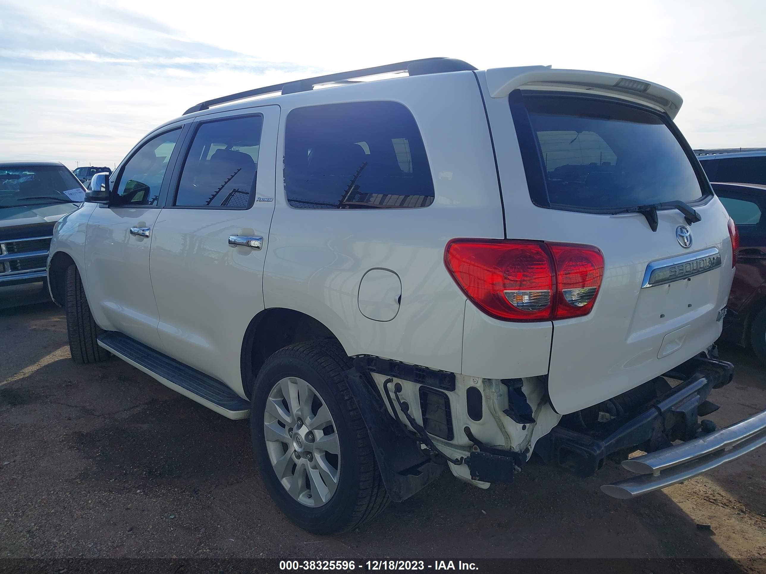 Photo 2 VIN: 5TDDY5G19GS135846 - TOYOTA SEQUOIA 