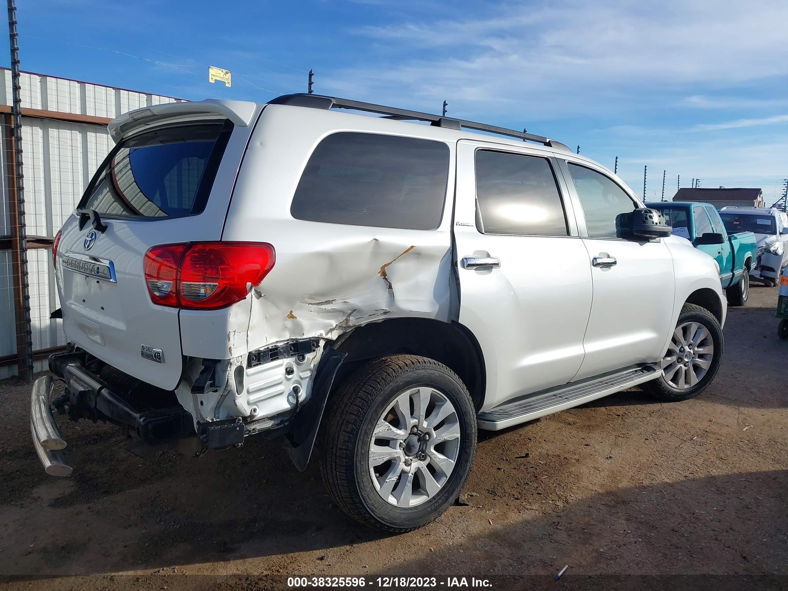 Photo 3 VIN: 5TDDY5G19GS135846 - TOYOTA SEQUOIA 