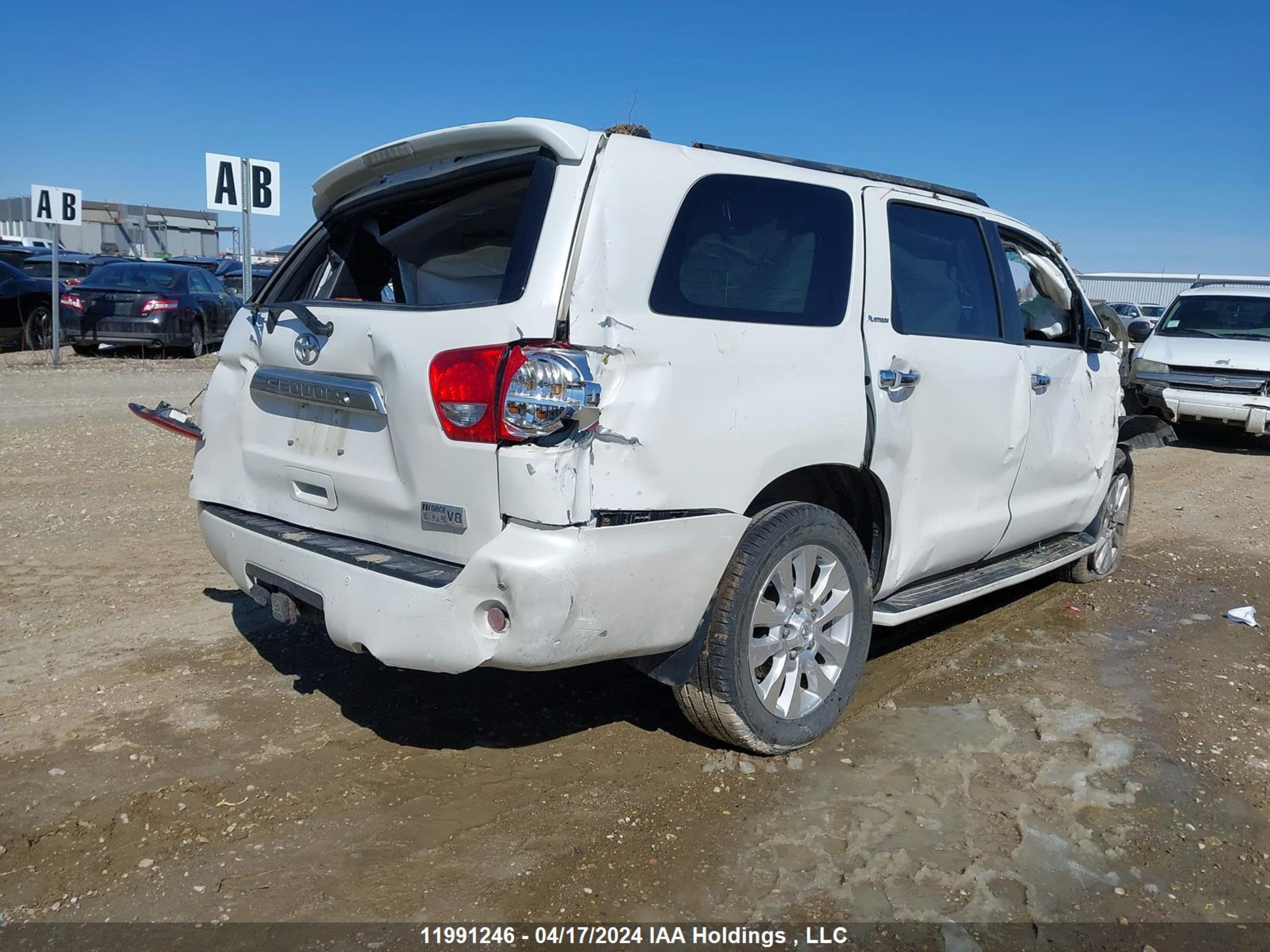 Photo 3 VIN: 5TDDY5G1XFS122943 - TOYOTA SEQUOIA 