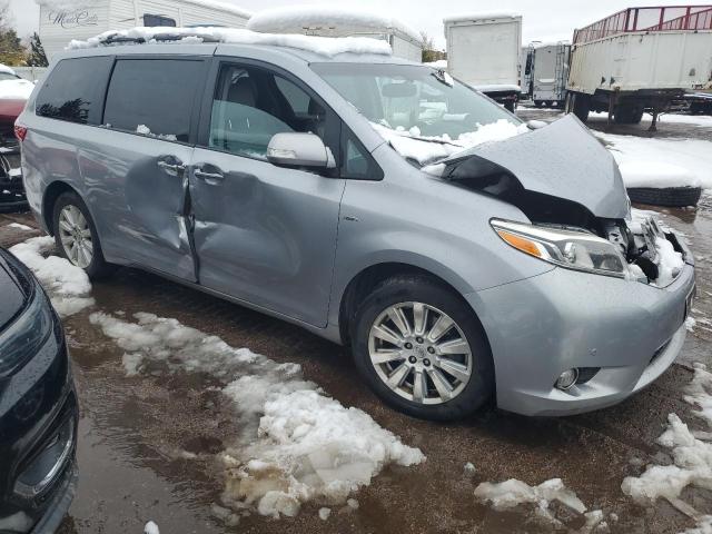 Photo 3 VIN: 5TDDZ3DC0HS155668 - TOYOTA SIENNA XLE 