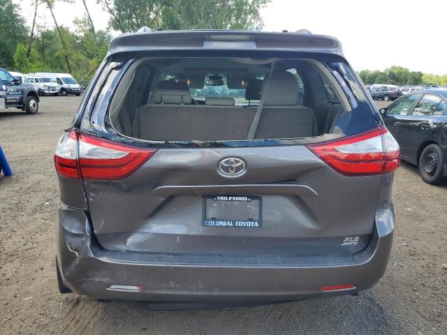 Photo 5 VIN: 5TDDZ3DC0HS165990 - TOYOTA SIENNA XLE 