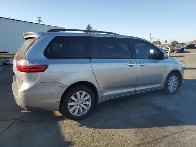 Photo 2 VIN: 5TDDZ3DC0HS185284 - TOYOTA SIENNA XLE 