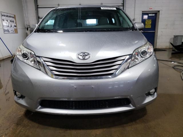 Photo 4 VIN: 5TDDZ3DC1HS146848 - TOYOTA SIENNA XLE 