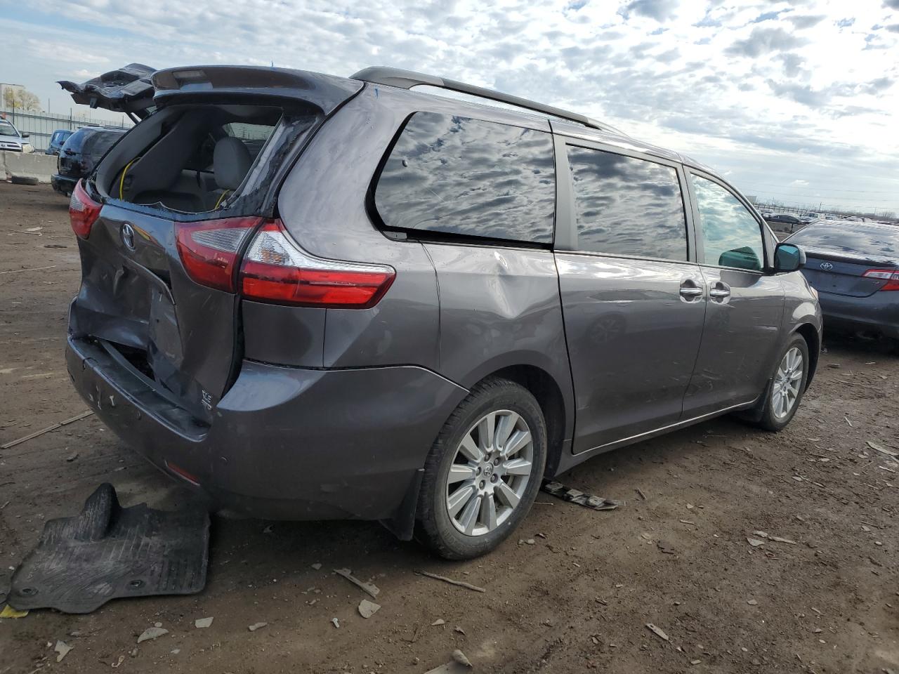 Photo 2 VIN: 5TDDZ3DC1HS149779 - TOYOTA SIENNA 