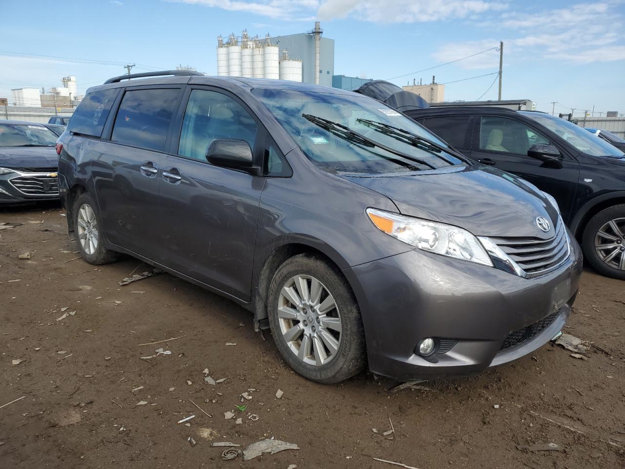 Photo 3 VIN: 5TDDZ3DC1HS149779 - TOYOTA SIENNA 