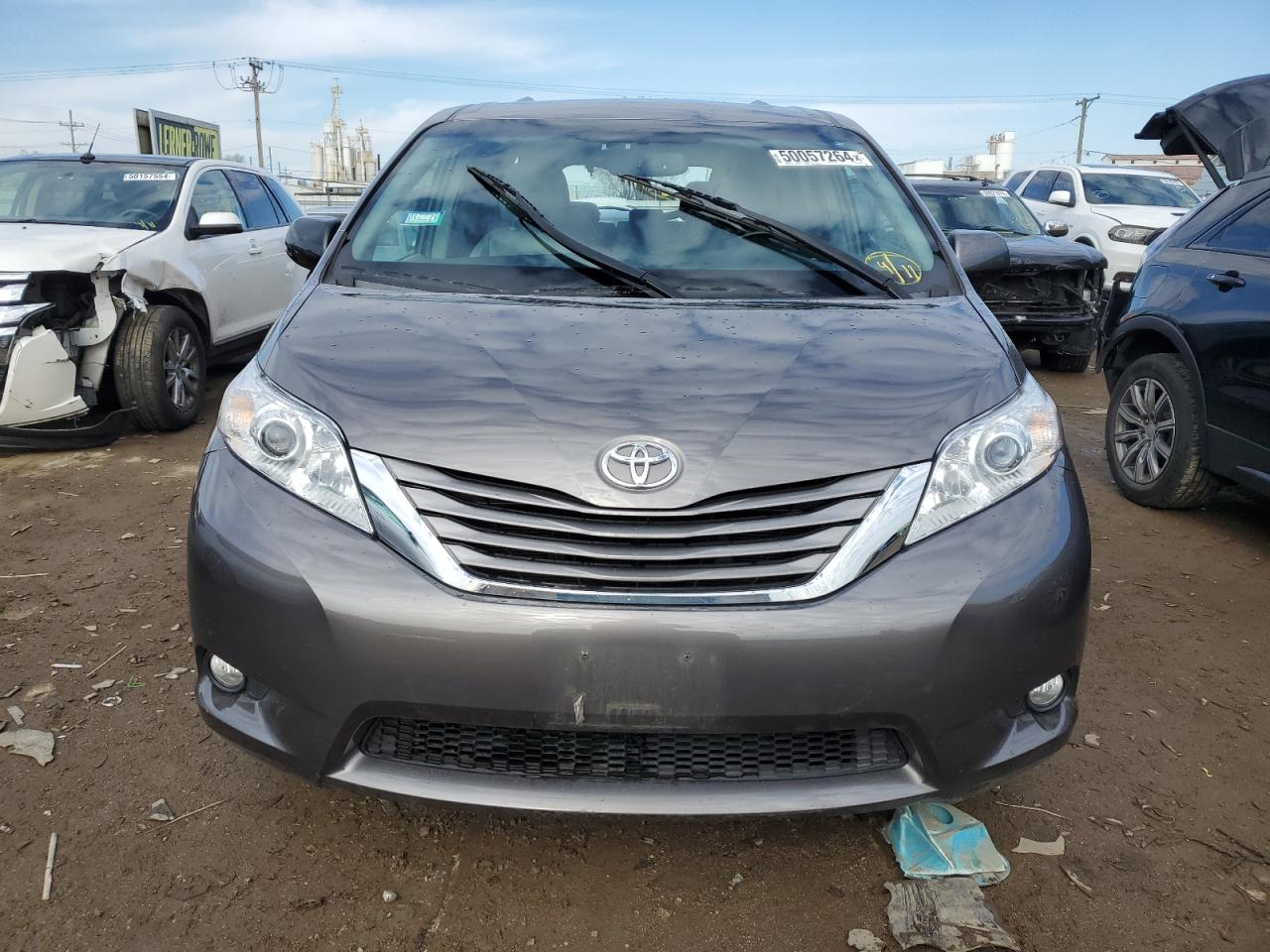 Photo 4 VIN: 5TDDZ3DC1HS149779 - TOYOTA SIENNA 