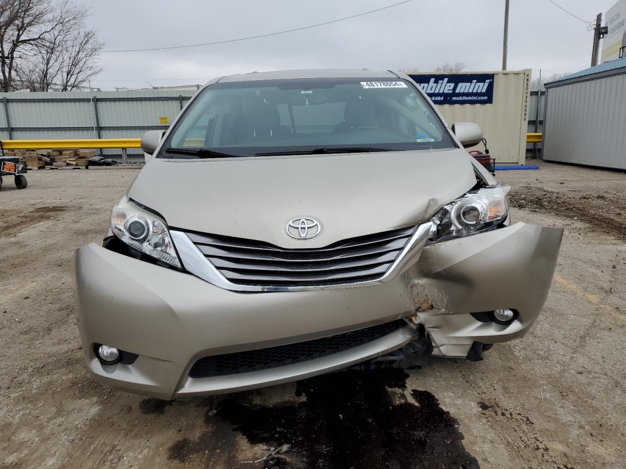 Photo 4 VIN: 5TDDZ3DC1HS161849 - TOYOTA SIENNA 