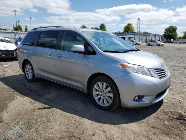 Photo 3 VIN: 5TDDZ3DC1HS165433 - TOYOTA SIENNA XLE 