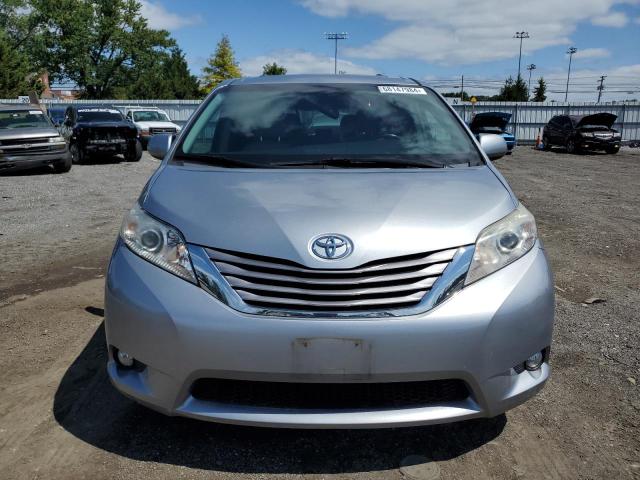 Photo 4 VIN: 5TDDZ3DC1HS165433 - TOYOTA SIENNA XLE 