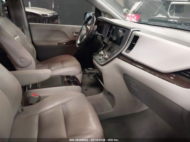 Photo 4 VIN: 5TDDZ3DC1HS166081 - TOYOTA SIENNA 