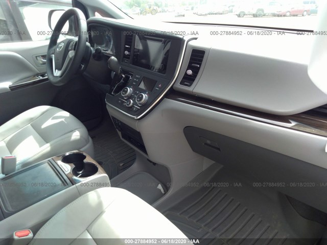 Photo 4 VIN: 5TDDZ3DC1HS187979 - TOYOTA SIENNA XLE 