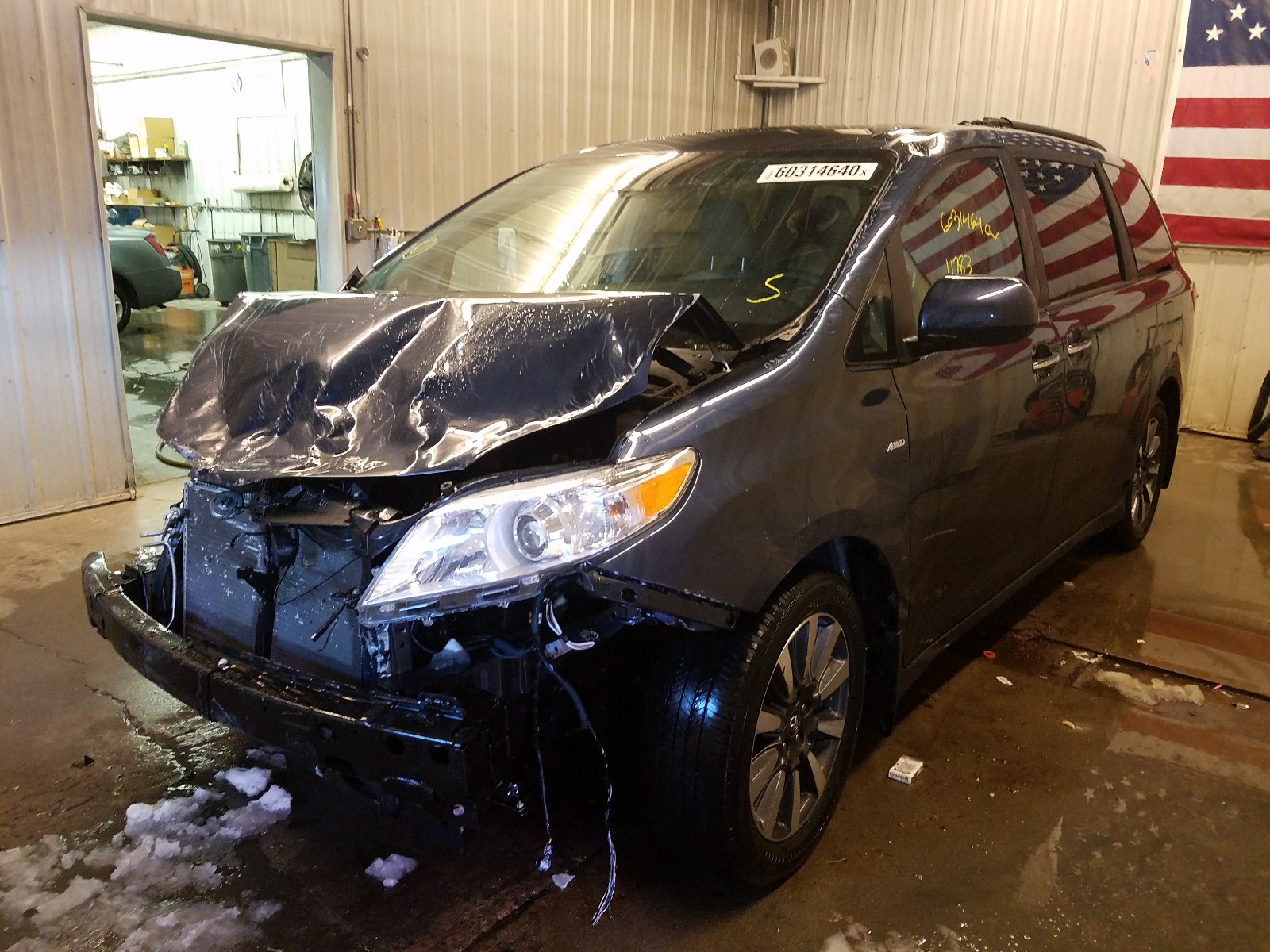 Photo 1 VIN: 5TDDZ3DC1KS216842 - TOYOTA SIENNA XLE 