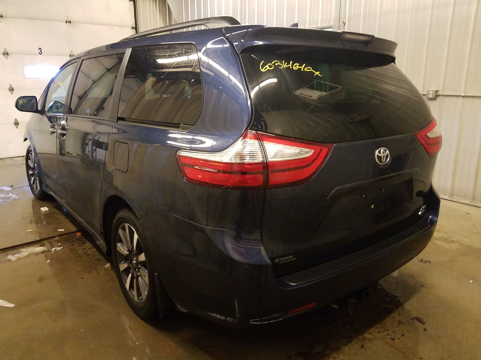 Photo 2 VIN: 5TDDZ3DC1KS216842 - TOYOTA SIENNA XLE 