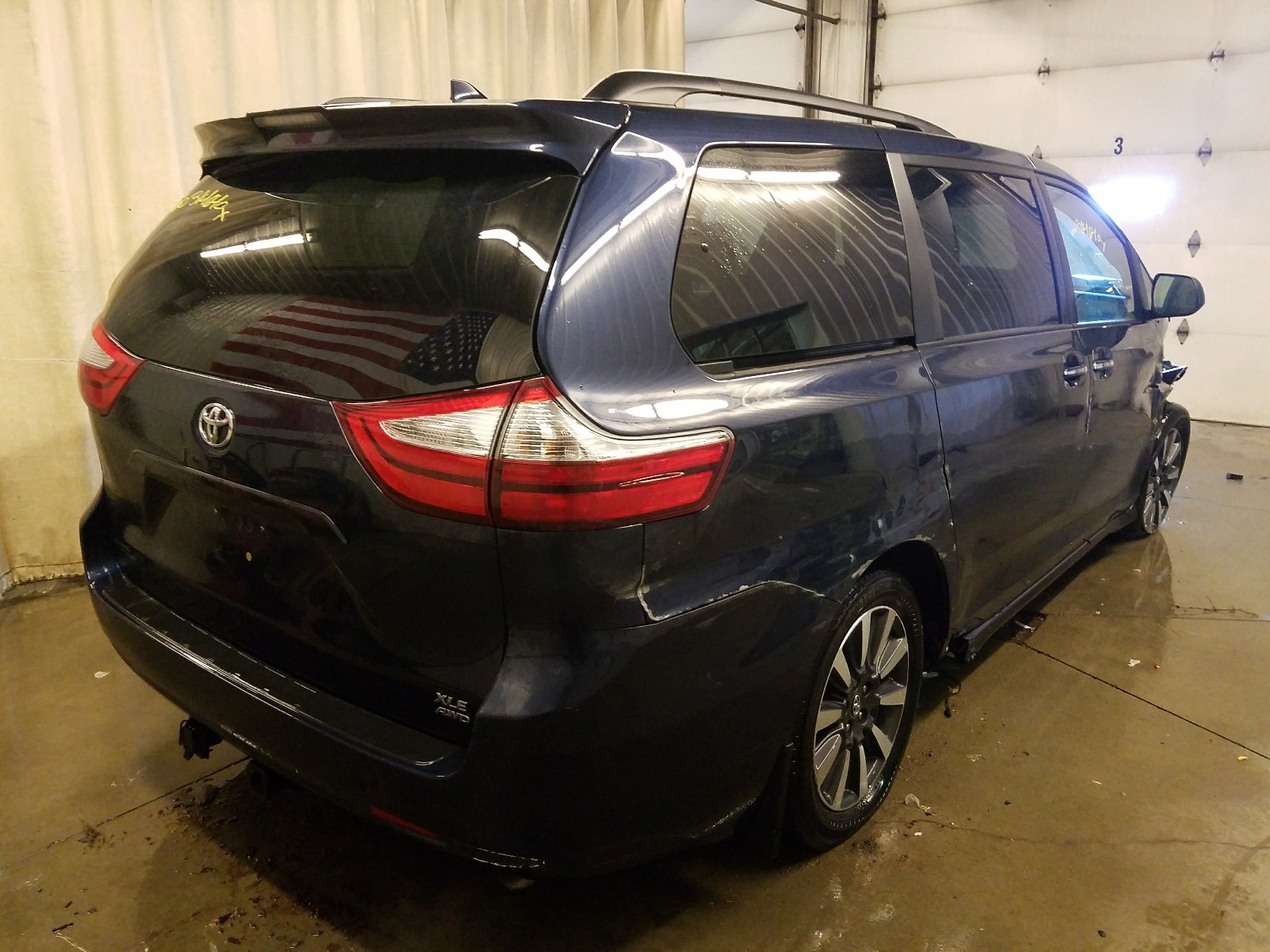 Photo 3 VIN: 5TDDZ3DC1KS216842 - TOYOTA SIENNA XLE 