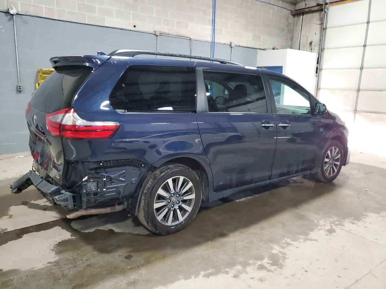 Photo 2 VIN: 5TDDZ3DC1LS244903 - TOYOTA SIENNA 