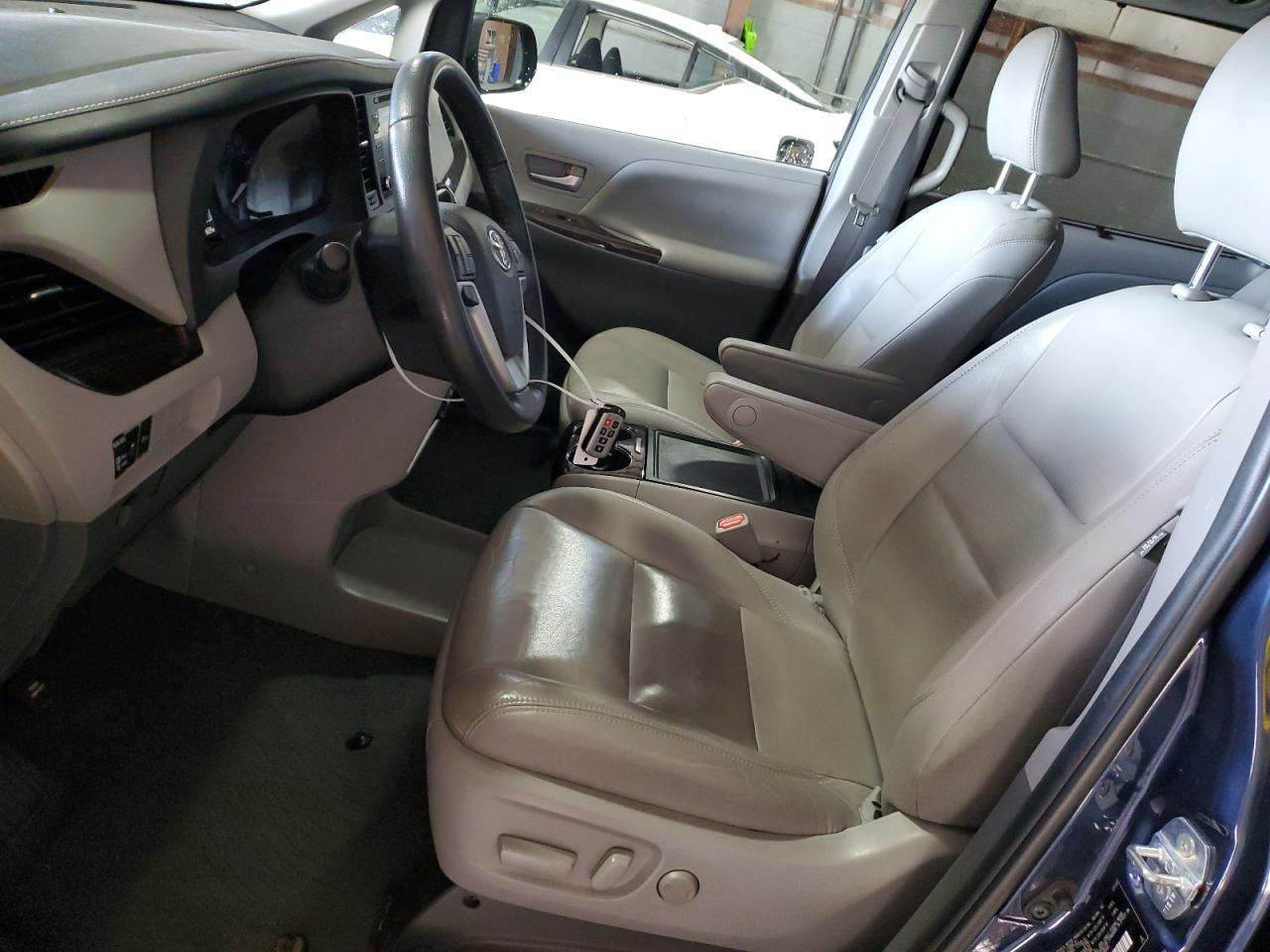 Photo 6 VIN: 5TDDZ3DC1LS244903 - TOYOTA SIENNA 