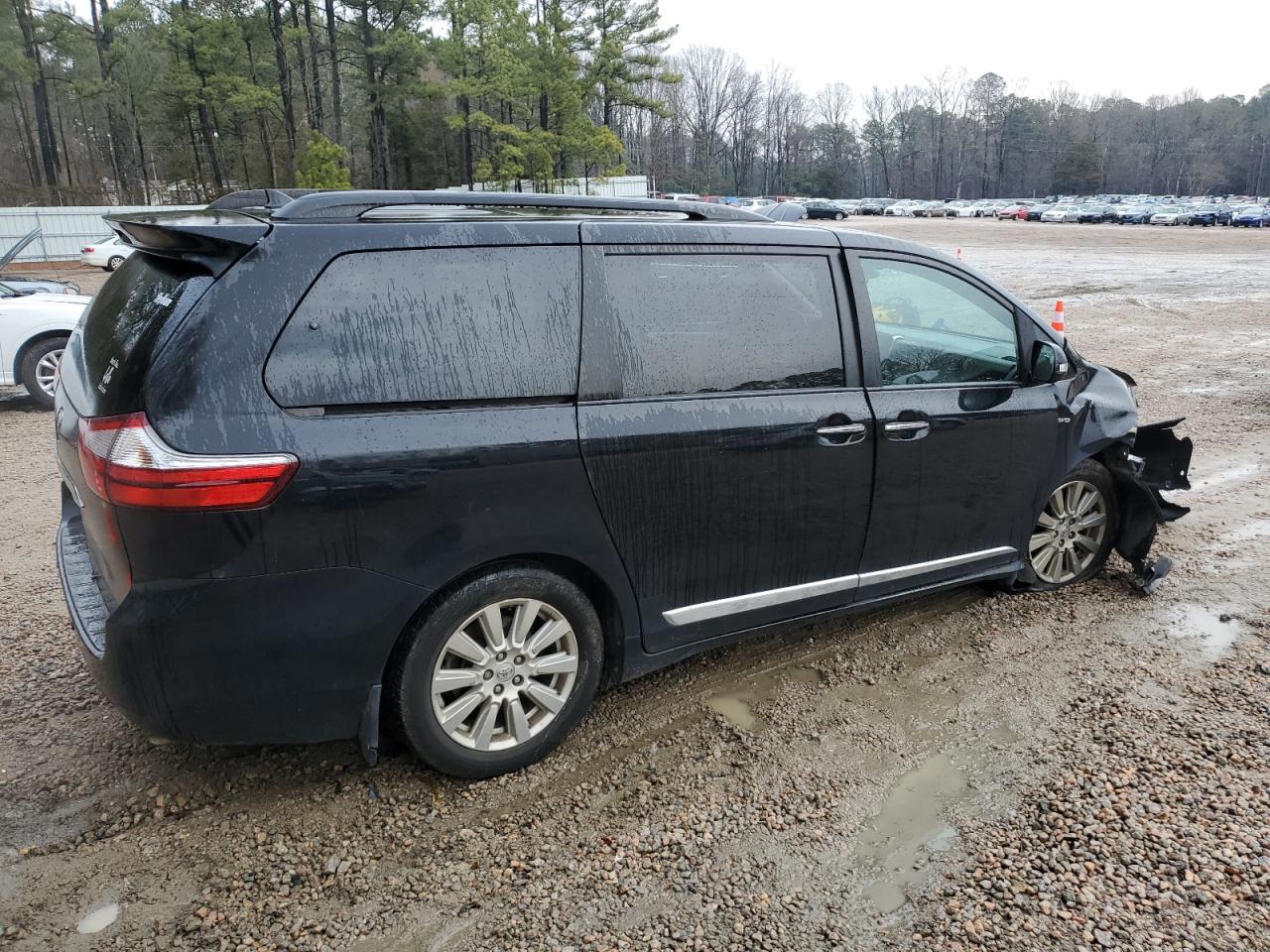 Photo 2 VIN: 5TDDZ3DC2HS170527 - TOYOTA SIENNA XLE 