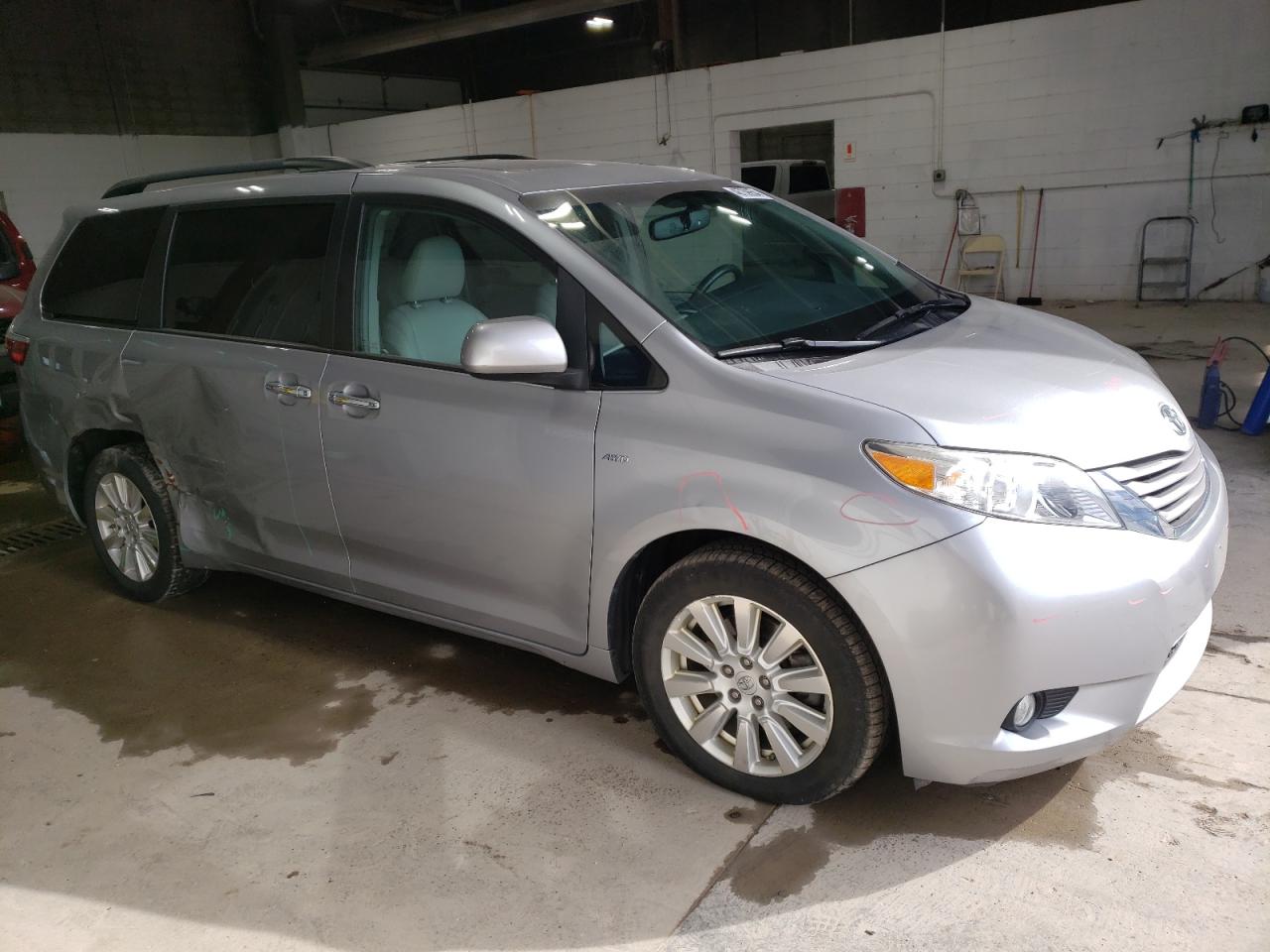 Photo 3 VIN: 5TDDZ3DC3HS153672 - TOYOTA SIENNA 