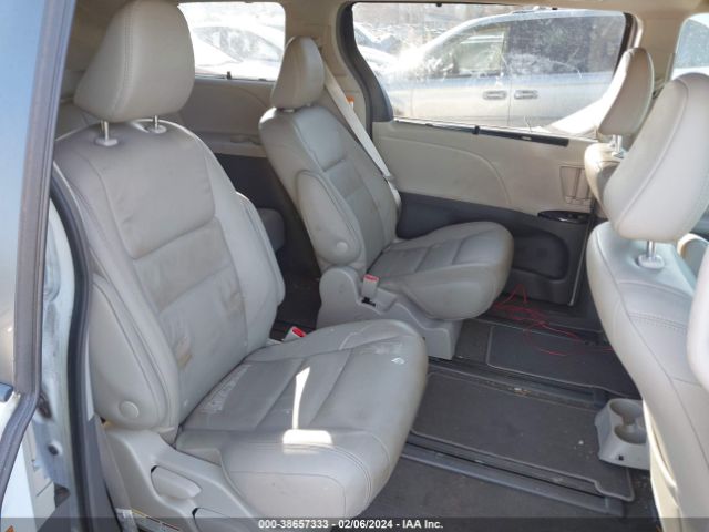 Photo 7 VIN: 5TDDZ3DC3JS207378 - TOYOTA SIENNA 