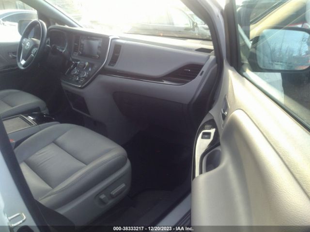 Photo 4 VIN: 5TDDZ3DC3KS226434 - TOYOTA SIENNA 