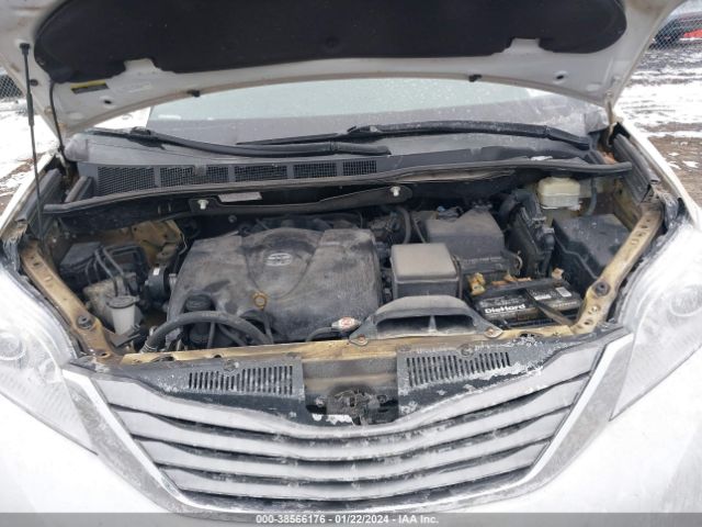 Photo 9 VIN: 5TDDZ3DC4HS147119 - TOYOTA SIENNA 