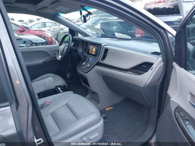 Photo 4 VIN: 5TDDZ3DC4HS155995 - TOYOTA SIENNA 