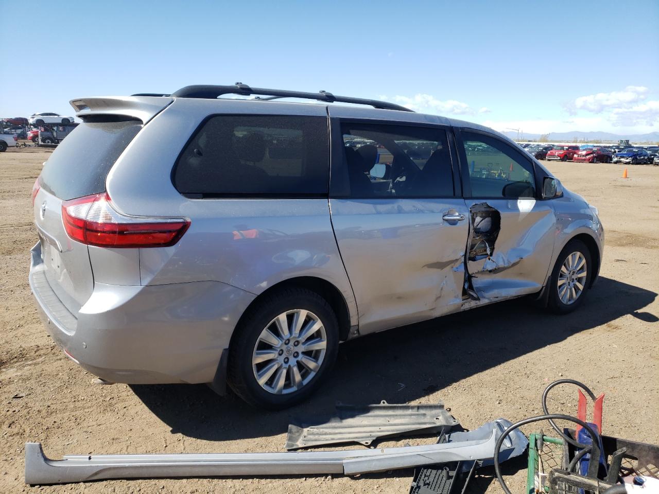 Photo 2 VIN: 5TDDZ3DC4HS180606 - TOYOTA SIENNA 