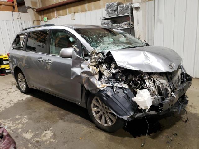 Photo 3 VIN: 5TDDZ3DC5HS163328 - TOYOTA SIENNA XLE 