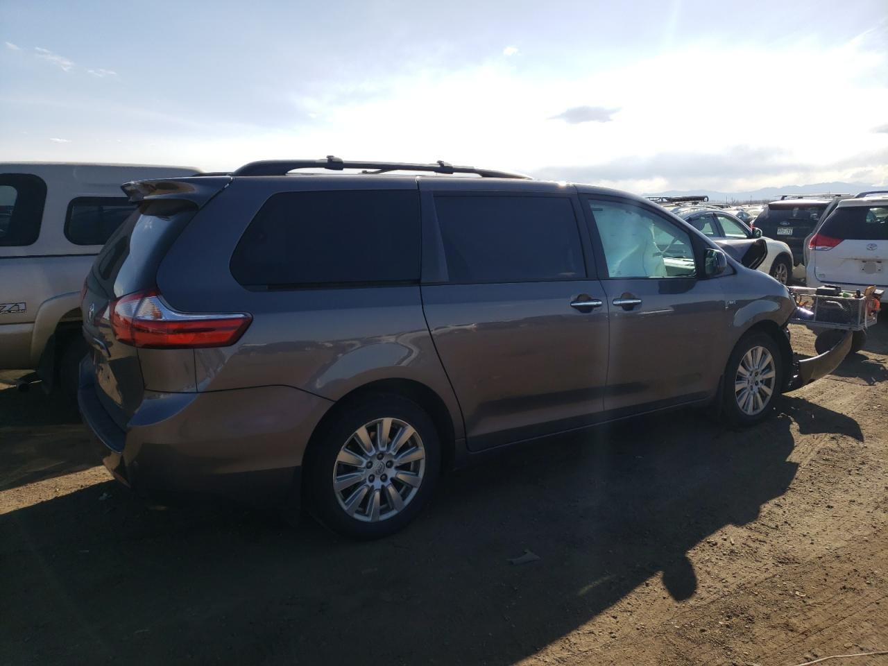 Photo 2 VIN: 5TDDZ3DC5HS173292 - TOYOTA SIENNA 