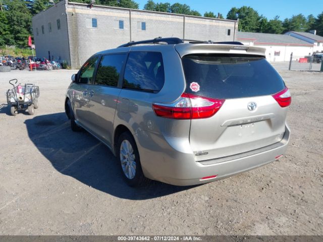 Photo 2 VIN: 5TDDZ3DC5HS183322 - TOYOTA SIENNA 