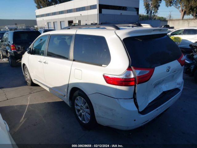 Photo 2 VIN: 5TDDZ3DC5HS185927 - TOYOTA SIENNA 