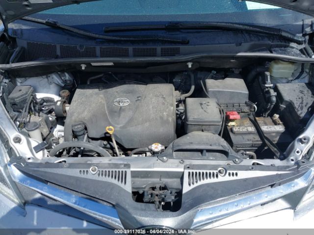 Photo 9 VIN: 5TDDZ3DC5JS207298 - TOYOTA SIENNA 