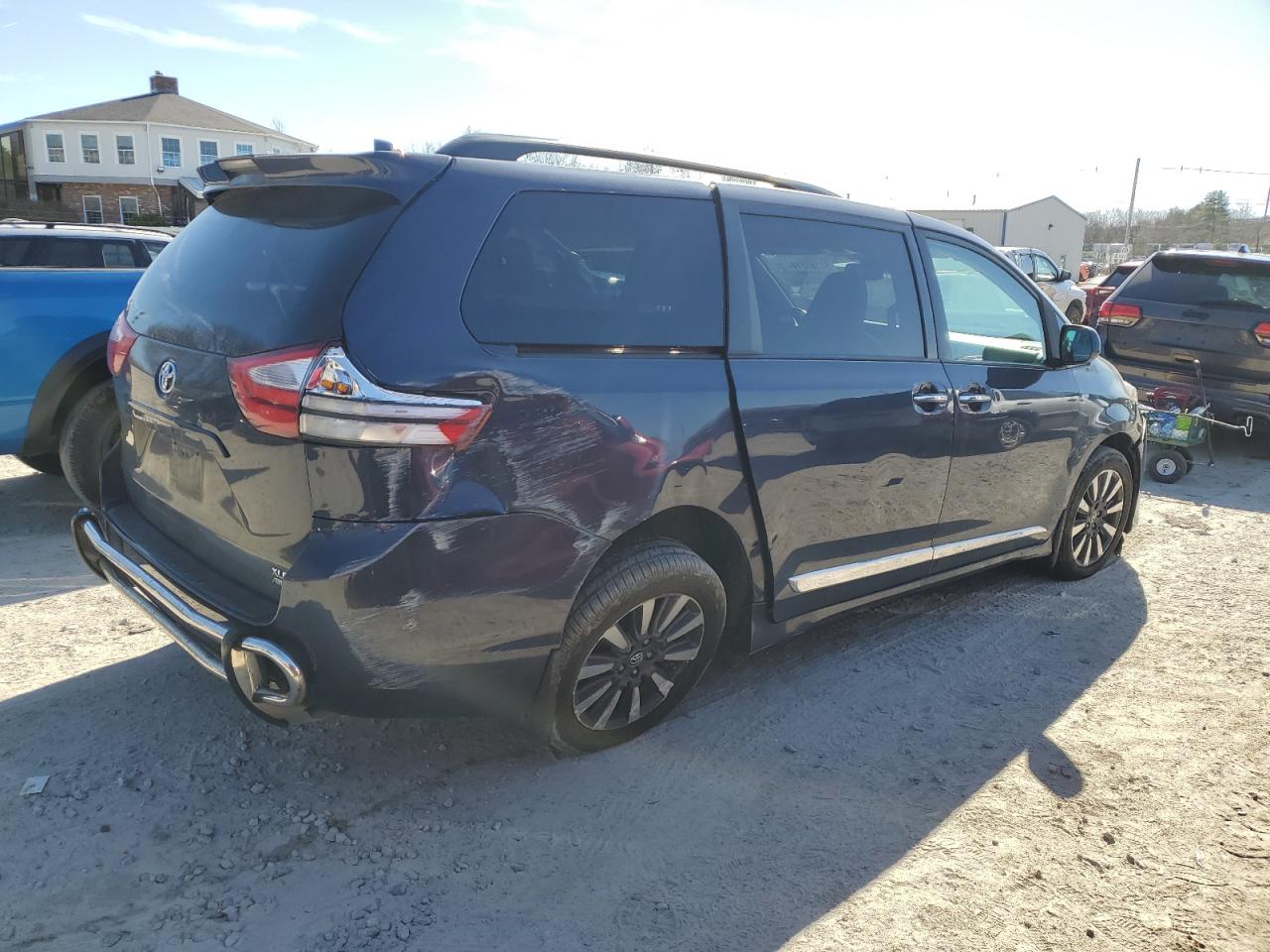 Photo 2 VIN: 5TDDZ3DC5KS217198 - TOYOTA SIENNA 