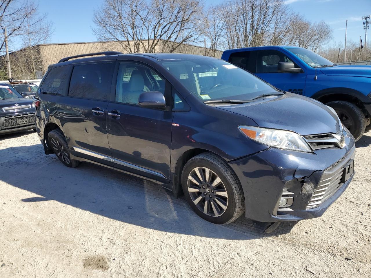 Photo 3 VIN: 5TDDZ3DC5KS217198 - TOYOTA SIENNA 