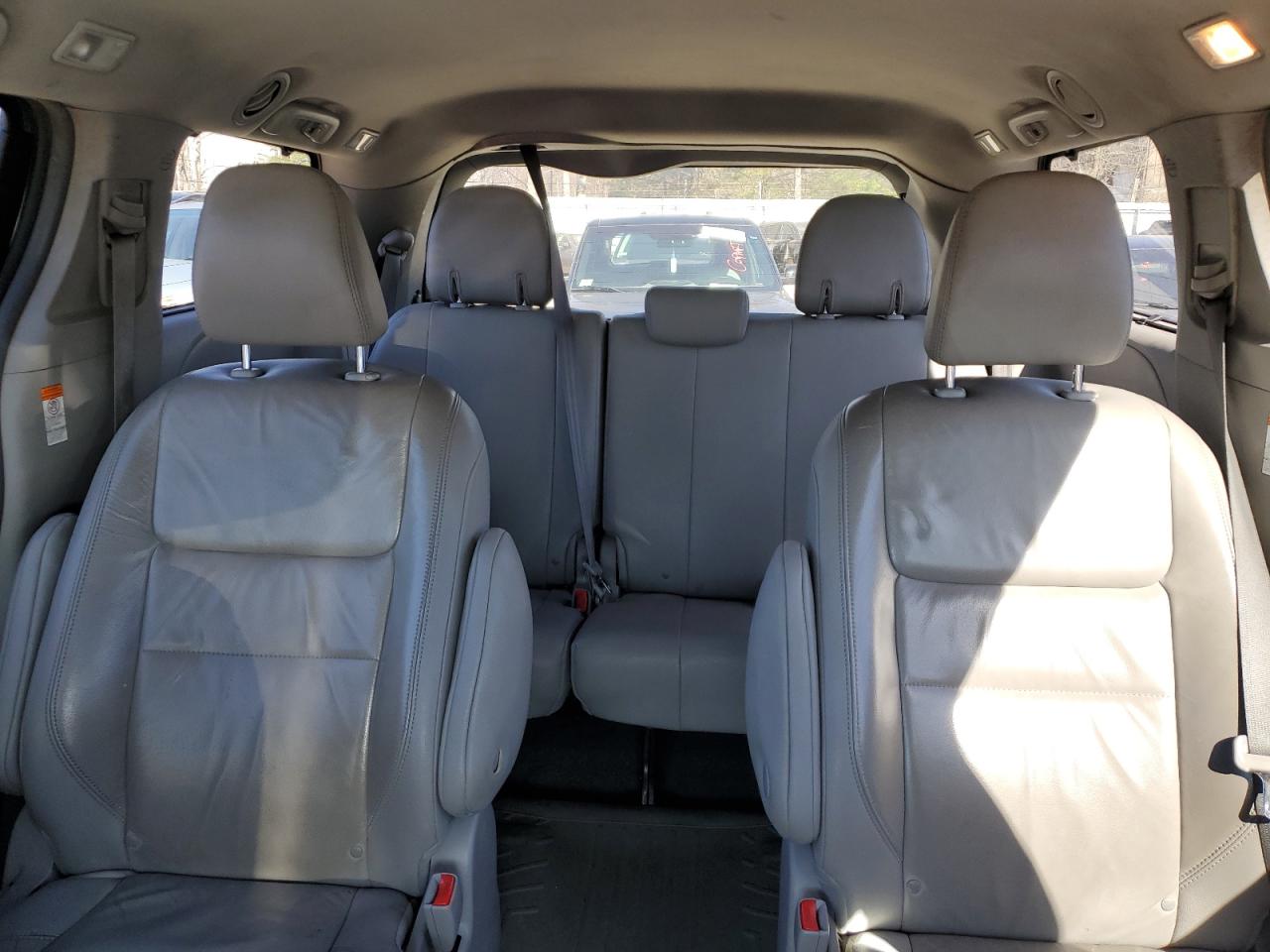 Photo 9 VIN: 5TDDZ3DC5KS217198 - TOYOTA SIENNA 