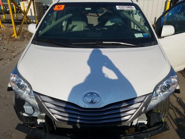 Photo 6 VIN: 5TDDZ3DC6HS152029 - TOYOTA SIENNA XLE 