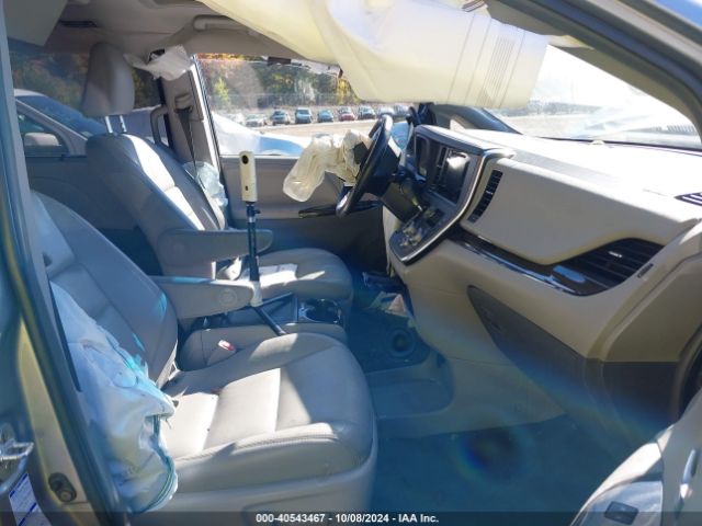 Photo 4 VIN: 5TDDZ3DC6HS171146 - TOYOTA SIENNA 